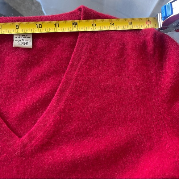 Vertical Design Cashmere Women’s Holiday Red V-neck Pullover Sweater Size Medium - Picture 3 of 6